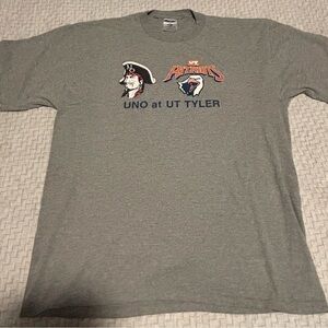 Vintage UNO vs. UT Tyler T Shirt Size XL on Jerzees Tag